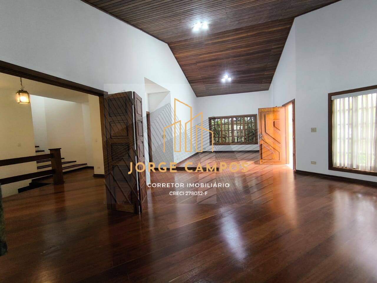 Casa à venda com 4 quartos, 360m² - Foto 1